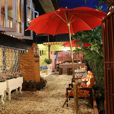 Golden Fort Guesthouse 치앙마이 외부 사진
