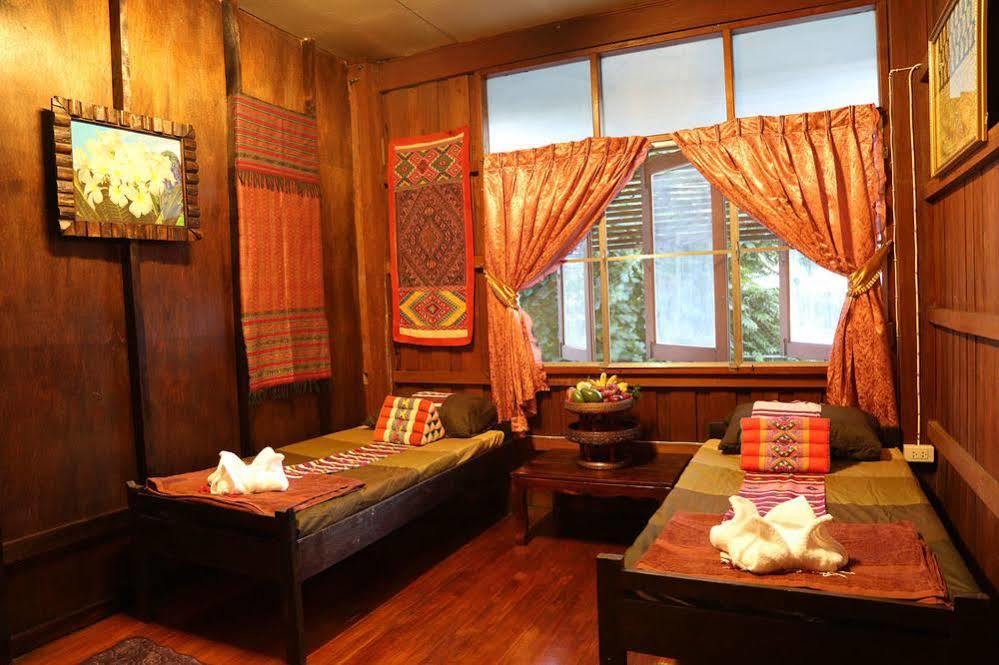 Golden Fort Guesthouse 치앙마이 외부 사진