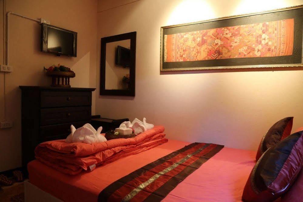 Golden Fort Guesthouse 치앙마이 외부 사진