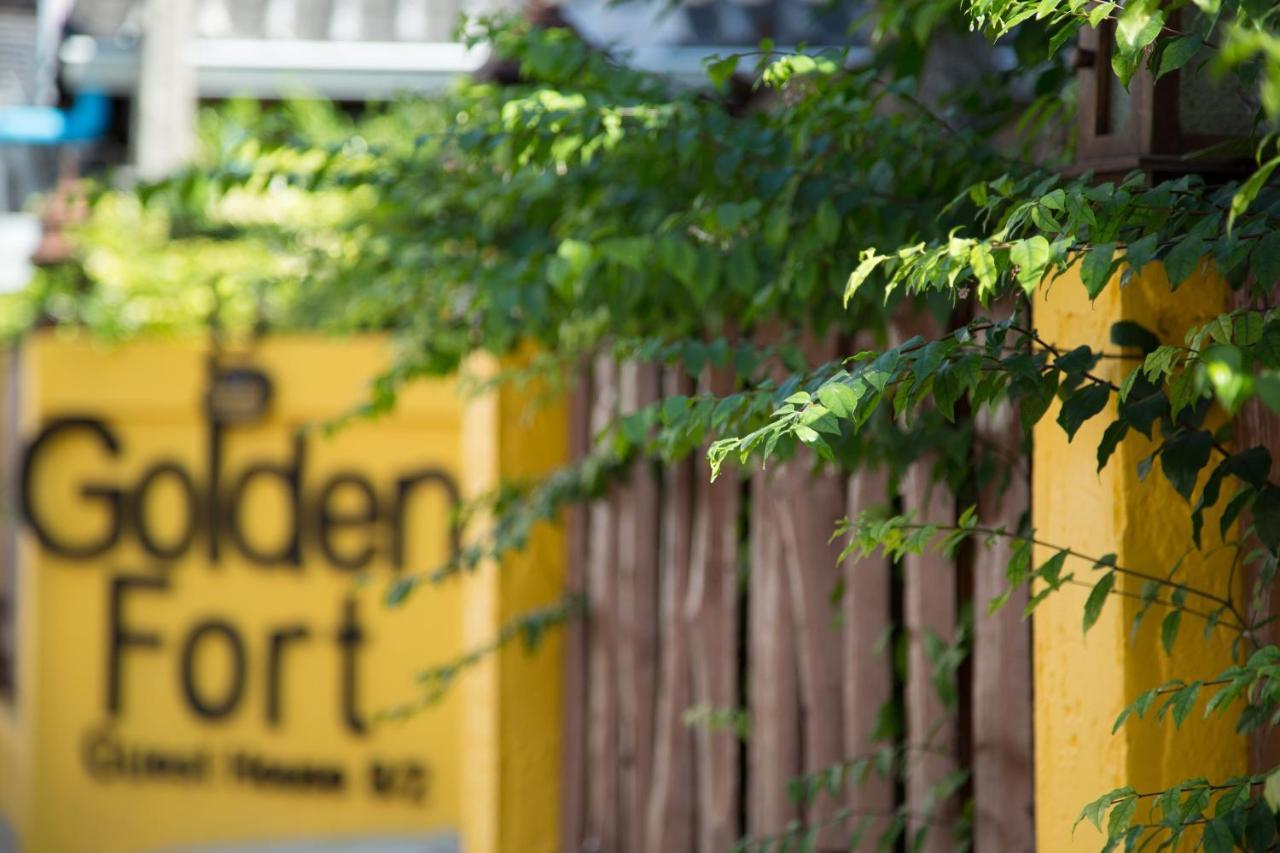 Golden Fort Guesthouse 치앙마이 외부 사진