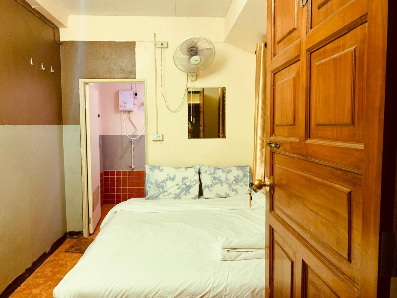Golden Fort Guesthouse 치앙마이 외부 사진