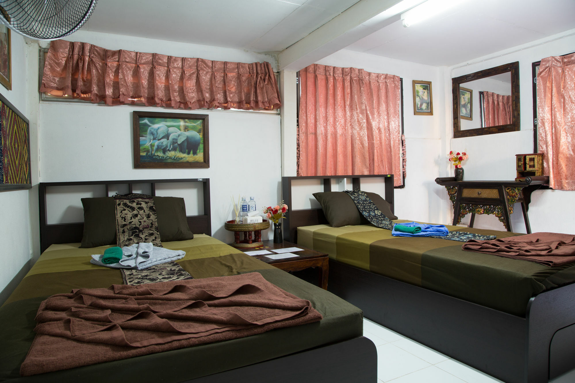 Golden Fort Guesthouse 치앙마이 외부 사진
